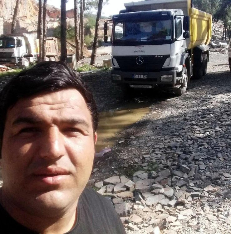 Bodrum'da istinat duvarı çöktü, devrilen kepçenin operatörü öldü