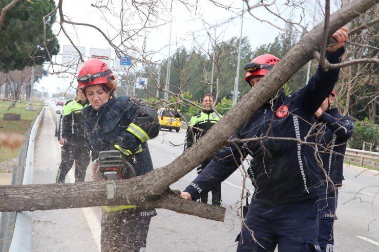 Antalya'da kuvvetli fırtına (2)