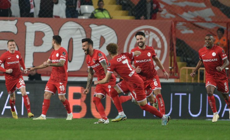 Fraport TAV Antalyaspor - Ümraniyespor: 3-2