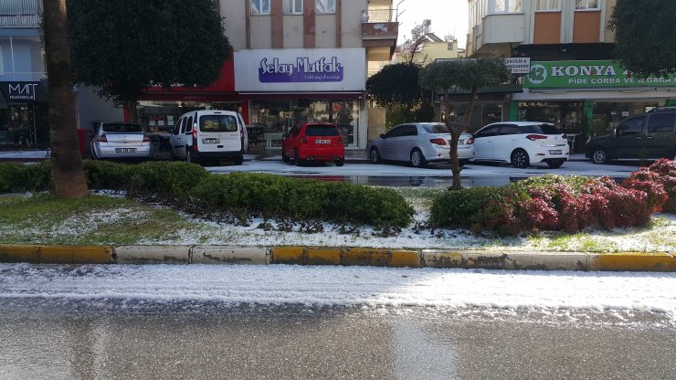 Manavgat'a dolu yağdı