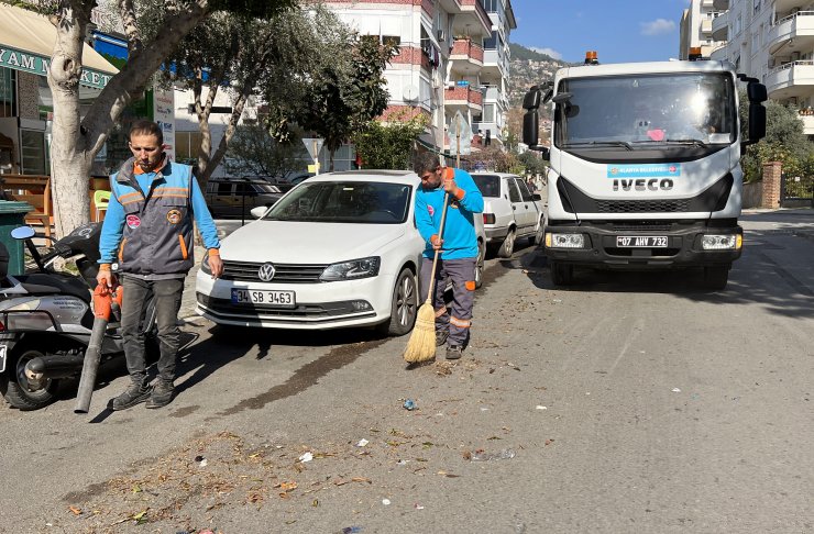 Alanya Belediyesi kent temizliğinde 7/24 görevde