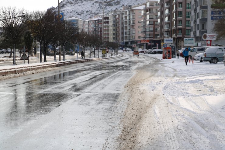 Afyonkarahisar'a yılın ilk karı düştü