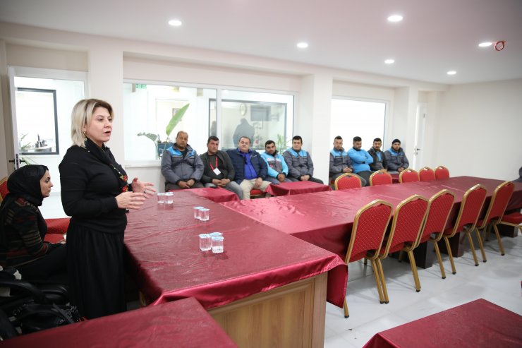 Alanya Belediyesi personeline kadına karşı şiddetle mücadele eğitimi