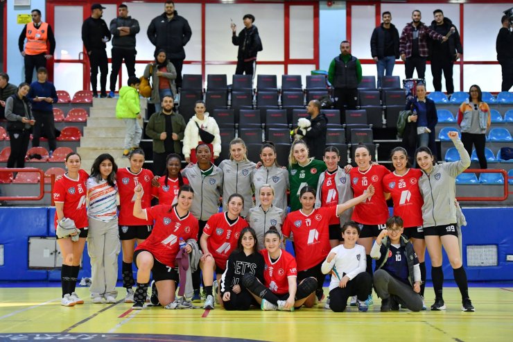 Mavi Kelebekler yine galip