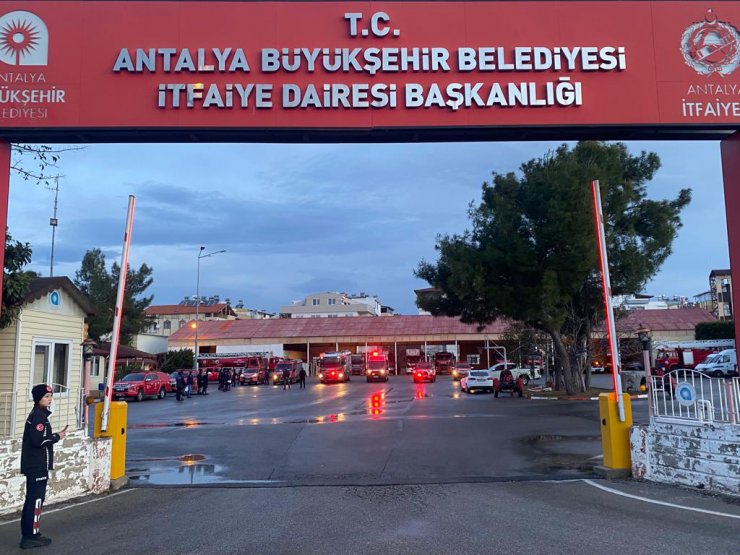 Antalya'dan deprem bölgesine 400 personel