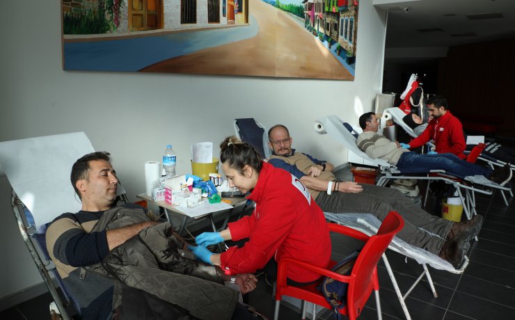 Büyükşehir'den depremzedeler için kan bağışı kampanyası