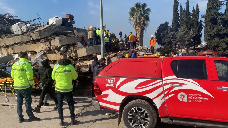Antalya Büyükşehir İtfaiyesi 53 kişiyi enkazdan çıkardı