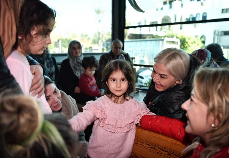 Antalya'ya gelen depremzedelere yardım eli