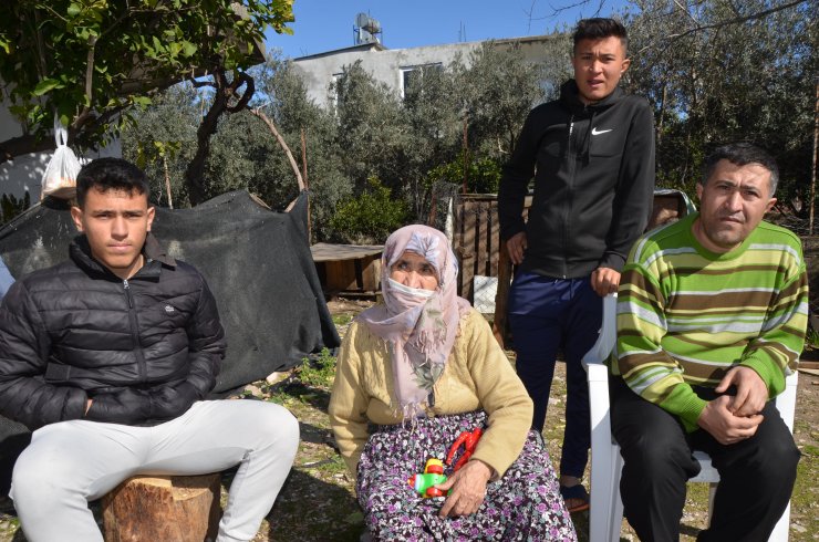 Depremin korku dolu anlarını kızının evinde unutmaya çalışıyor