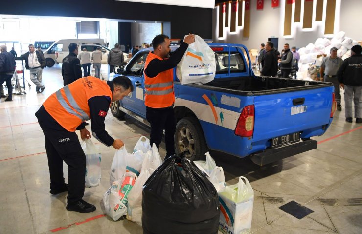 Konyaaltı'ndan hastanedeki depremzedelere yardım