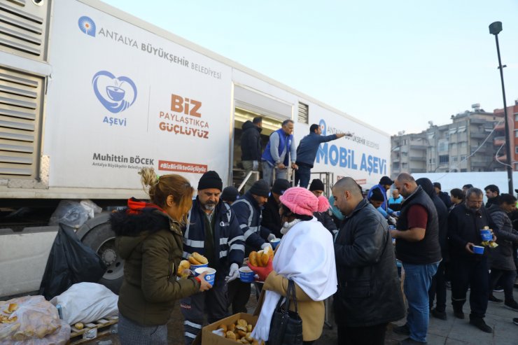 Hatay'da depremzedeler için her gün 70 bin kişilik sıcak yemek