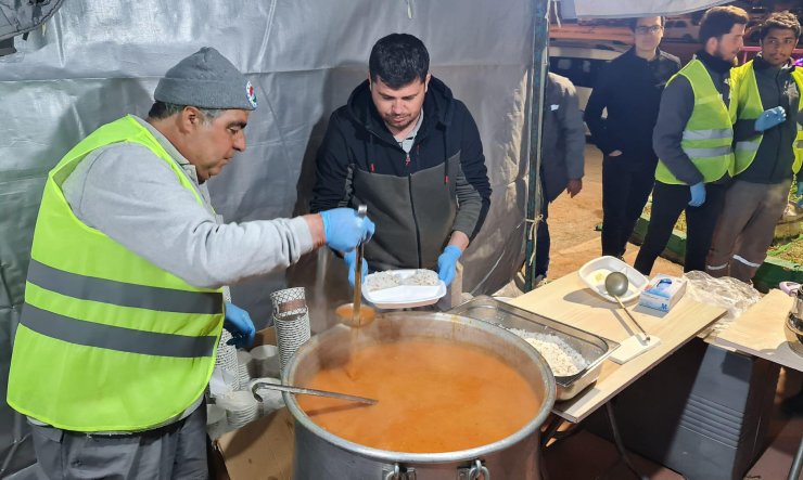 Kepez depremzedeleri bağrına bastı