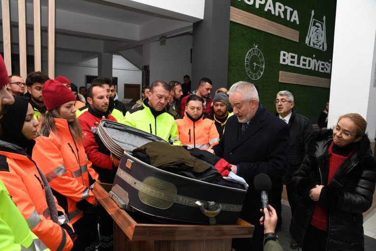 Dağlıca şehidi uzman çavuşun eşyaları depremzedelere gönderildi