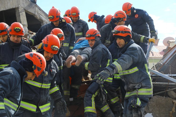 Antalya Büyükşehir Belediyesi itfaiyesi 79 kişiyi kurtardı