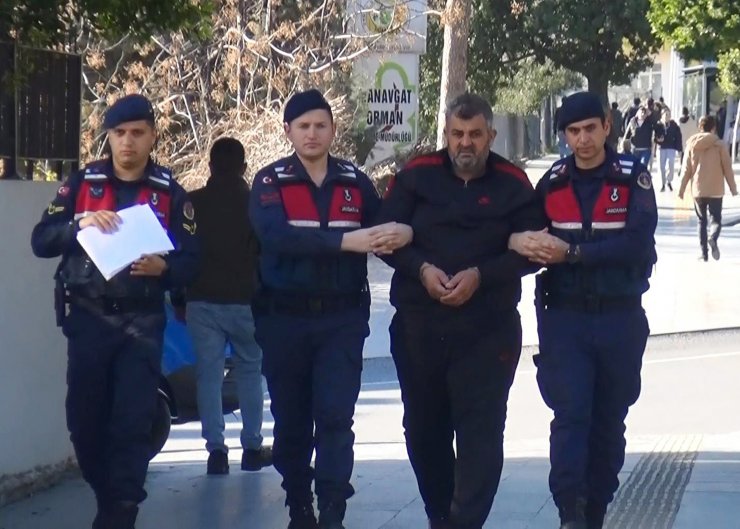 Hatay'da yıkılan binanın müteahhidi 'depremzede' olarak kaldığı otelde yakalandı