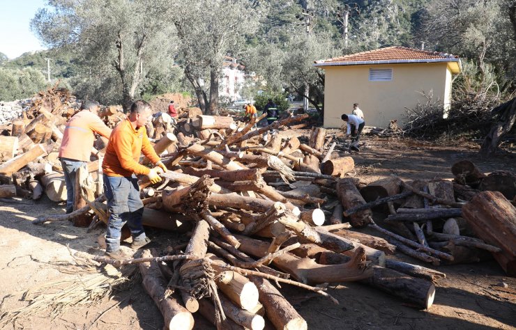 Marmaris'ten deprem bölgesine yardım desteği sürüyor