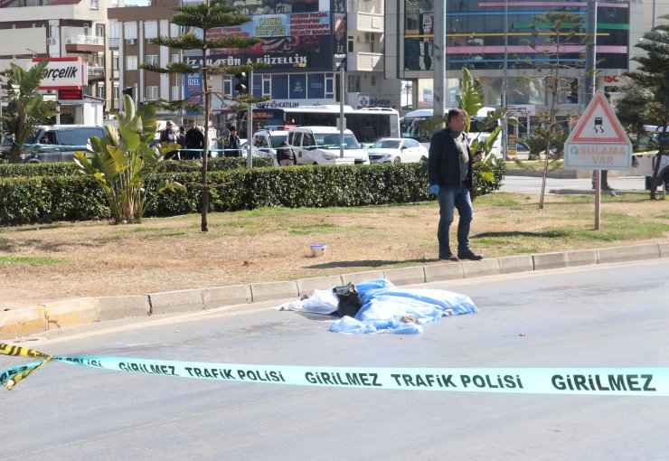 Market dönüşü TIR altında kalan kadın öldü