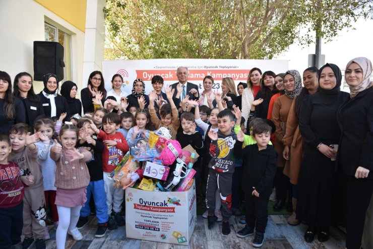 Kepez kreşlerinden depremzede çocuklara oyuncak kampanyası