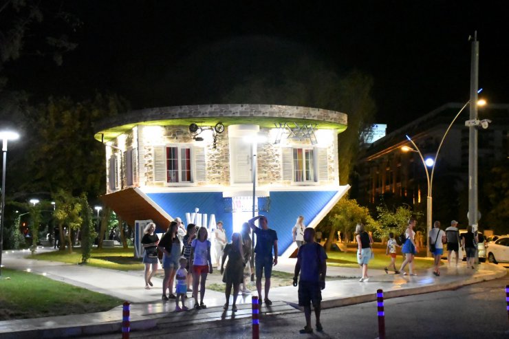 Kemer'deki ters eve 29 bin ziyaretçi