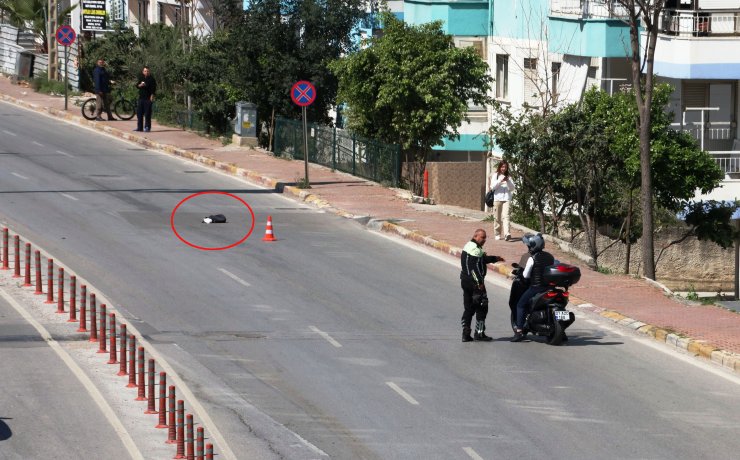 Yola düşen çantadan giysi çıktı