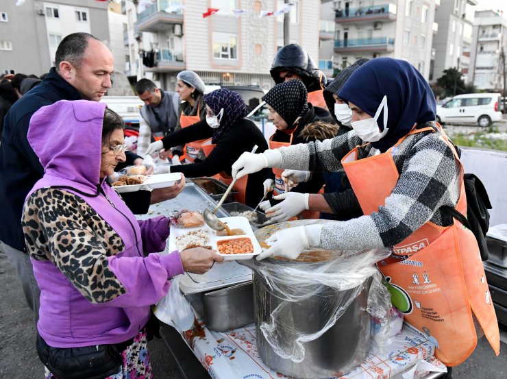 Zeytinköy'de dualı, çocuklar için palyaçolu iftar