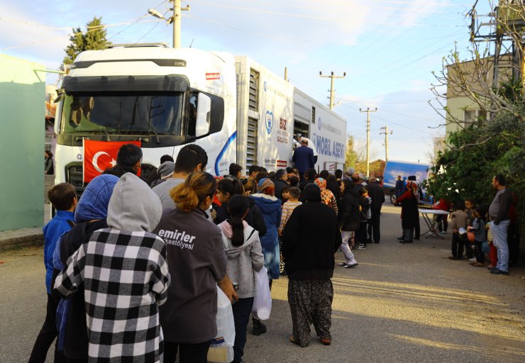 Büyükşehir Mobil Aşevi, iftar yemeği ikramlarını sürdürüyor