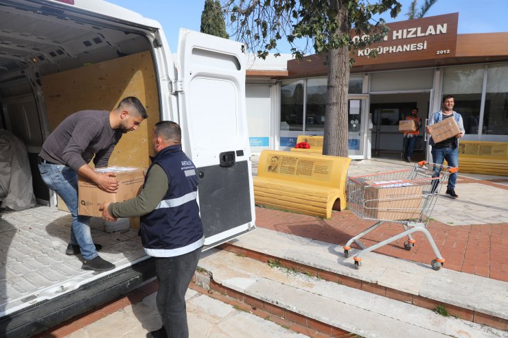 Depremzede Eren'in adı Hatay'da çadır kütüphanede yaşatılacak