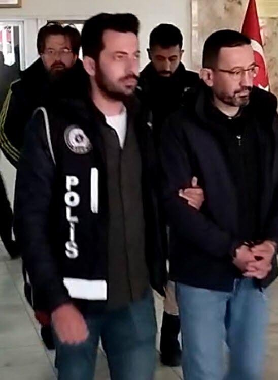 'MİT görevlisiyiz' diyerek 15 milyon lira dolandıran 5 kişiye gözaltı (2)