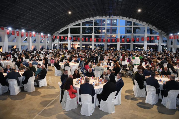 Vali Yazıcı, Romanlarla iftarda buluştu