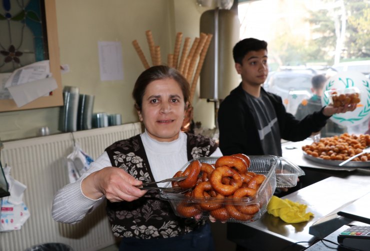 Sandıklı'da tatlı satışları arttı