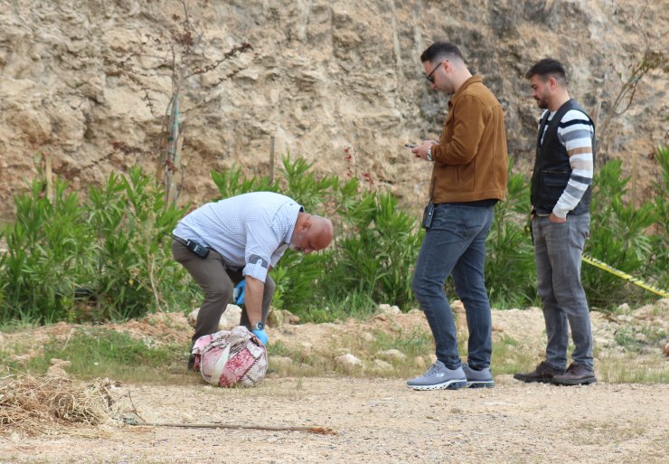 Örtüye sarılı ceset sandılar; kadın maketi çıktı