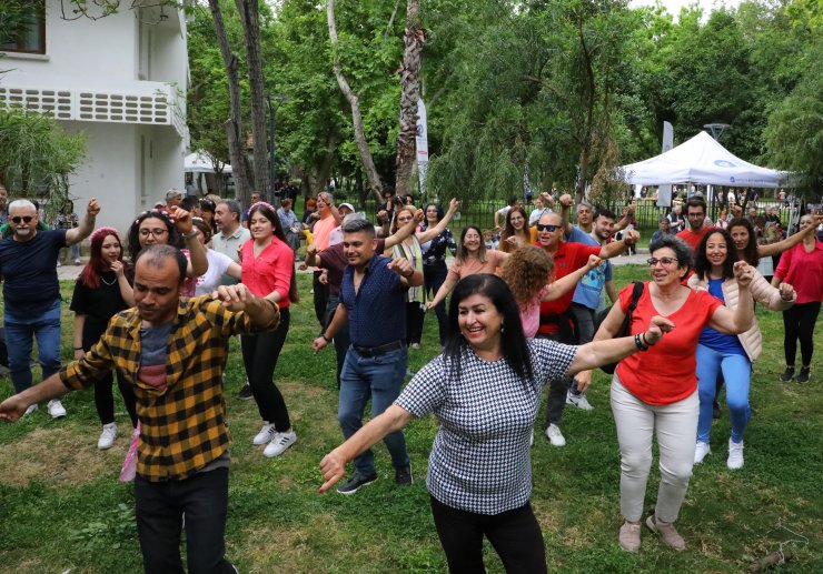 Antalya'da şenlik havasında Hıdırellez kutlaması