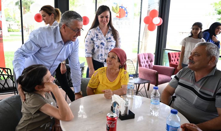 Başkan Topaloğlu'ndan engellilere deniz şezlongu