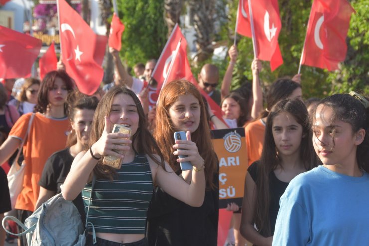 Bodrum'da '19 Mayıs' coşkusu; Sefo, hayranlarına unutulmaz anlar yaşattı