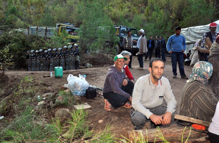 HES karşıtı 11 kişiye verilen para cezasını, mahalleli kampanyayla topladı