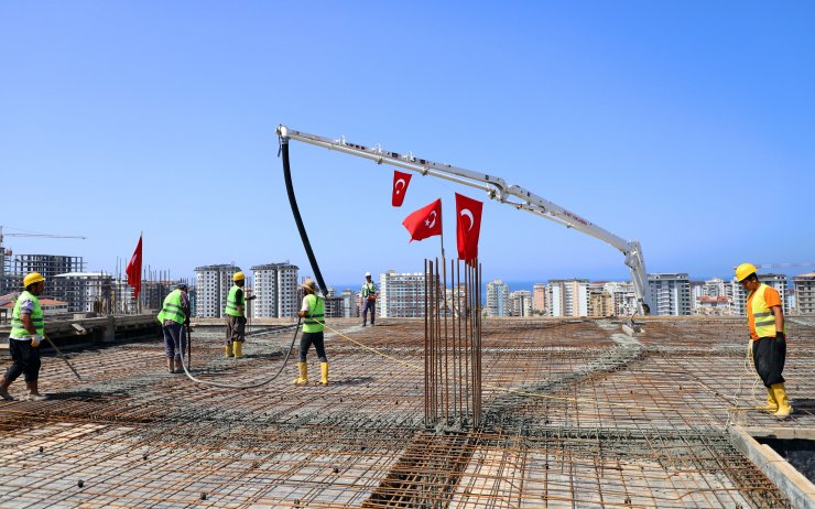 Mahmutlar Kültür ve Etüt Merkezi'nde son beton dökümü