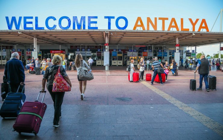 Antalya'ya 5 ayda havayoluyla 3,4 milyon turist geldi