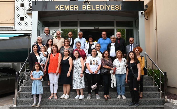 Gönüllü Halk Korosu'ndan Başkan Topaloğlu'na ziyaret