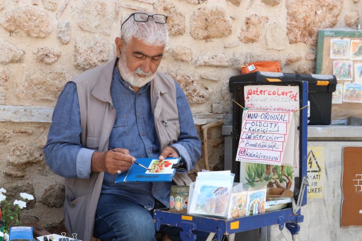 Atölyesinin kirası artınca, sokak ressamı oldu