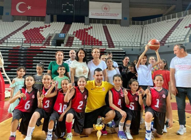 Küçük basketbolcular lig ikincisi