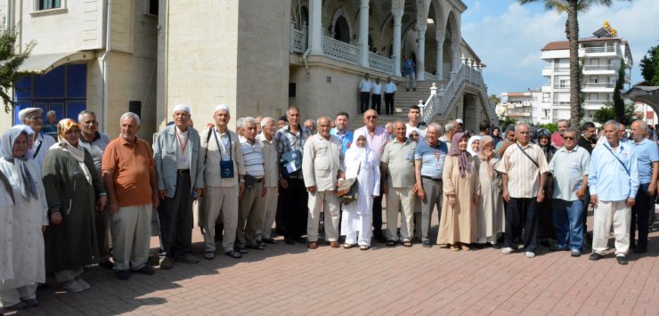 Manavgat'ta hacı adayları uğurlandı