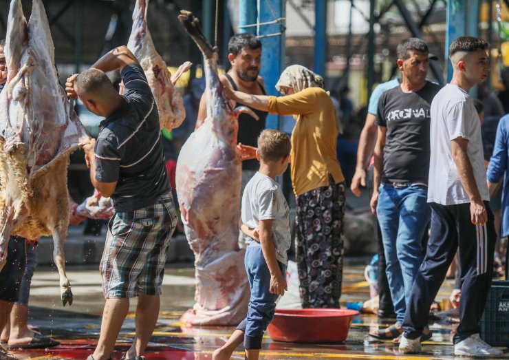 Sokakta kurban kesip, atıklarını gömenlere 10 bin 319 lira ceza