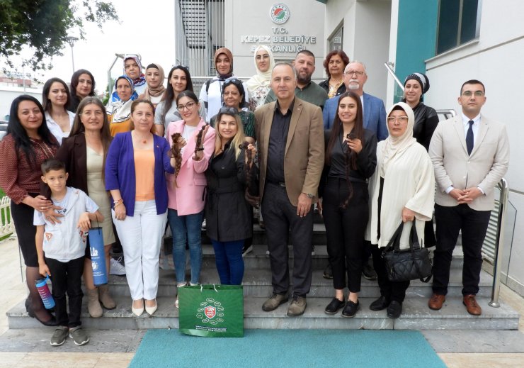 Kadın tekvandoculardan 'Saçım saçın olsun' kampanyasına destek