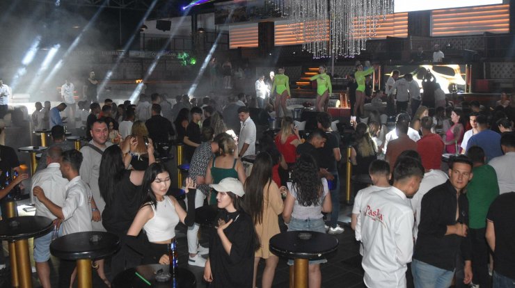 Bodrum'da müzik yasağı kalktı; turistler saat 04.00'e kadar eğlendi -Yeniden