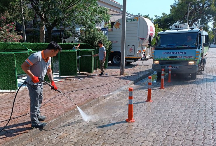 Kemer'de bayram temizliği