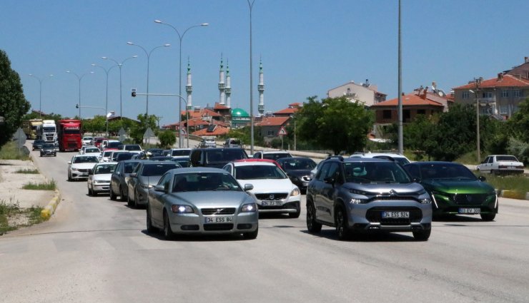 Afyonkarahisar- Antalya kara yolunda bayram yoğunluğu