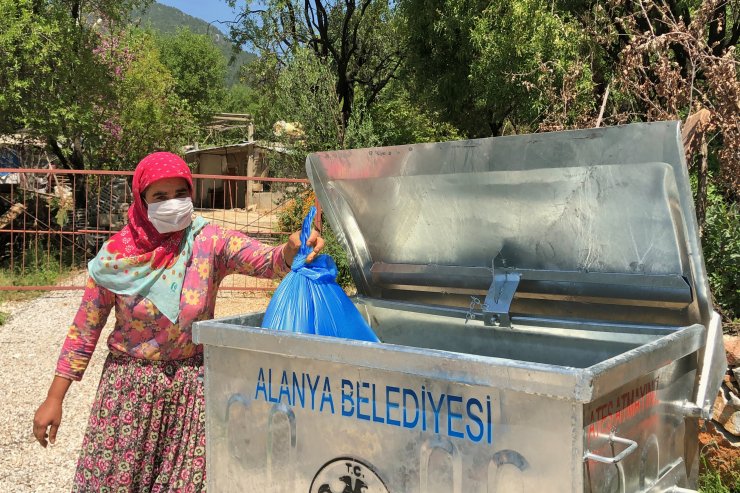 'Kurban atıklarını sokağa değil çöpe at'