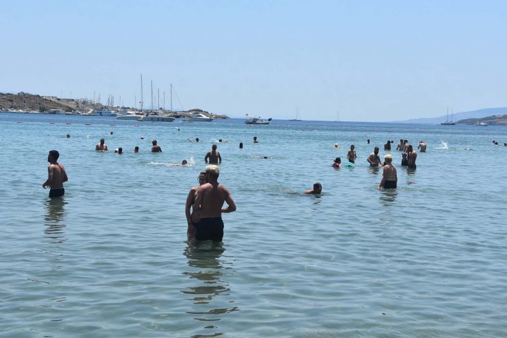 Bodrum'da plajlarda bayram yoğunluğu