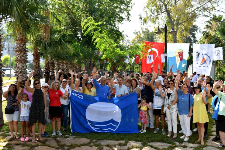 Muratpaşa'nın plajları için mavi bayrak töreni