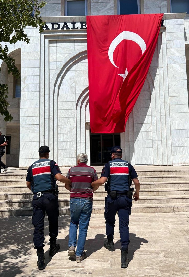 Otomobilinden attığı torpil, 160 hektarı kül etmiş